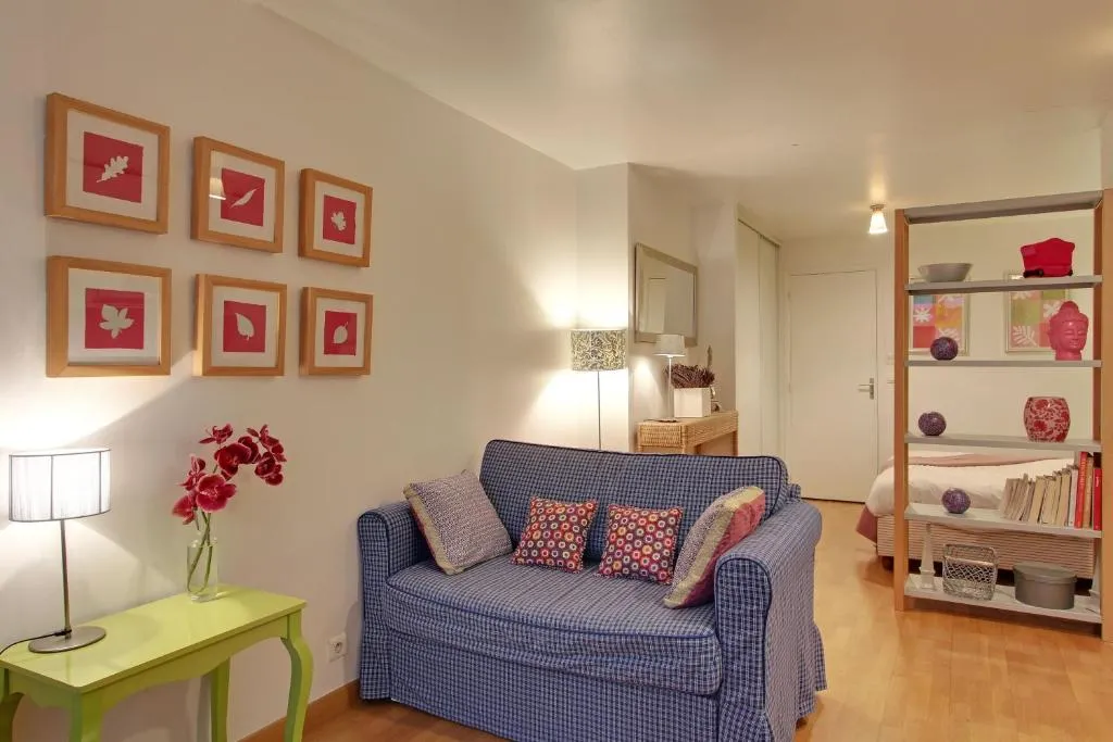S09278 - Studio with patio for 3 people, Grand Boulevards, Paris, France