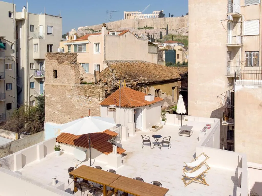 Acropolis Heights at the foot of the Parthenon, Atena, Grecia