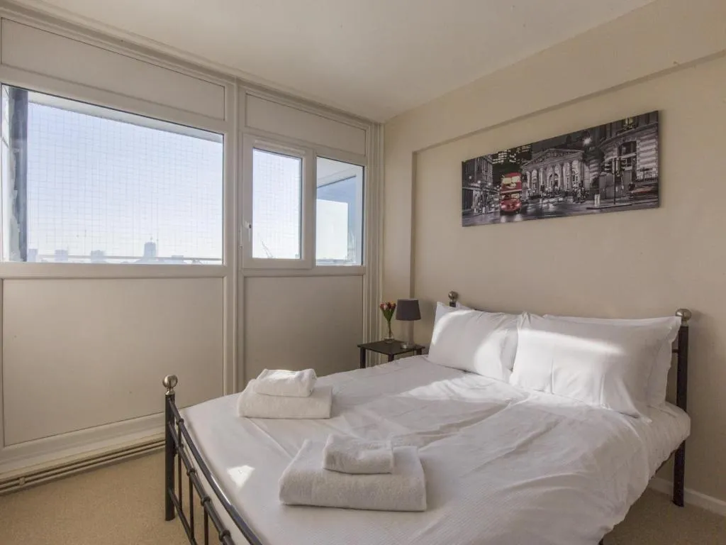Modern 2-bedroom flat with amazing views, Londra, Marea Britanie
