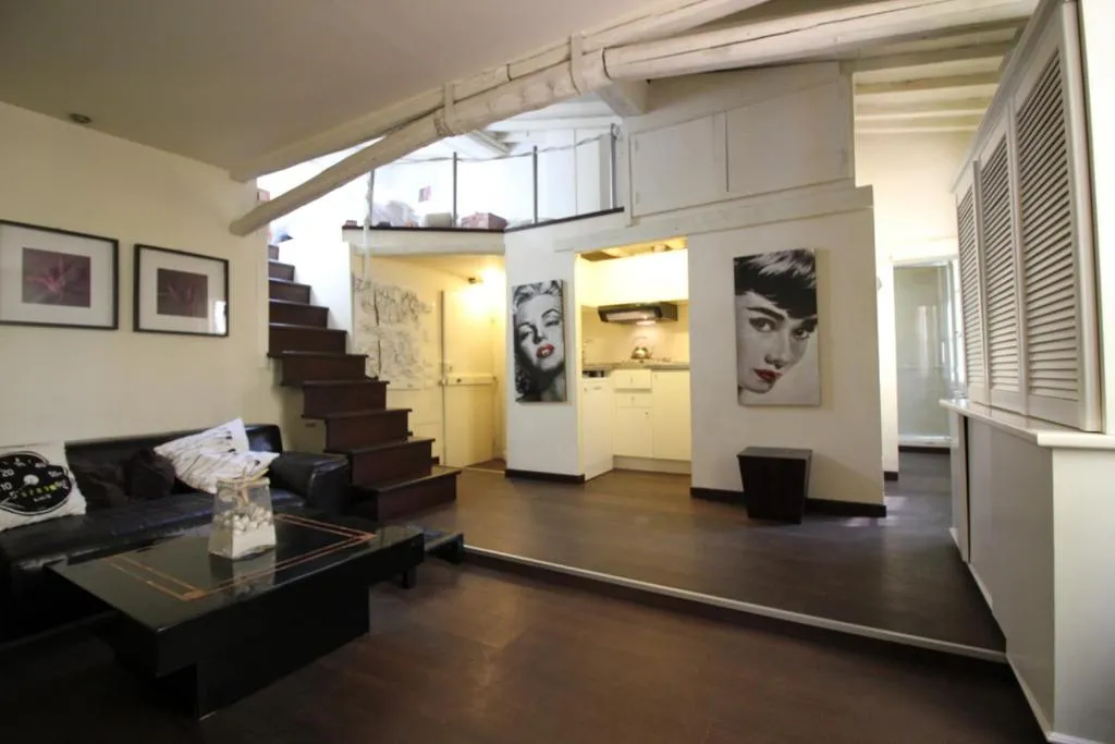 Fashion Suite 76, Florența, Italia