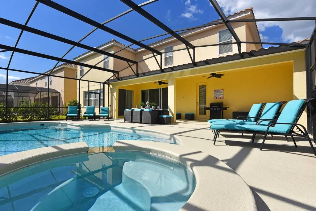 Mouse Mountain Mobile Home Resort Villa Sleeps 18 with Pool, Davenport, Statele Unite ale Americii