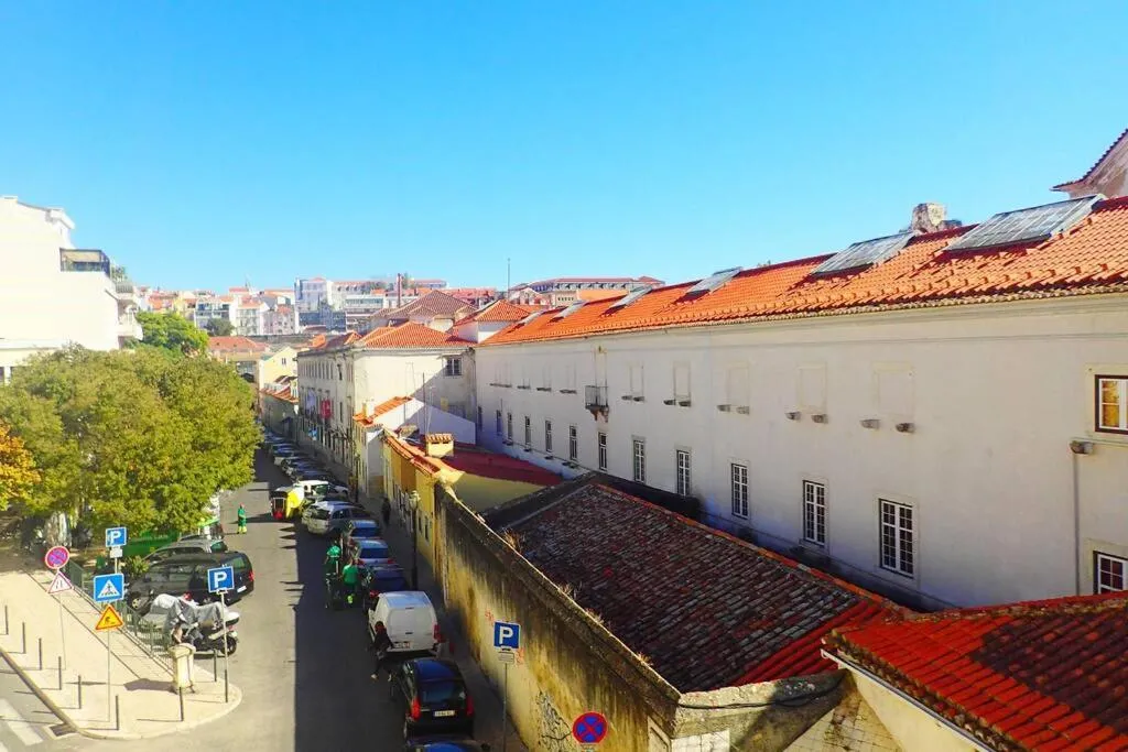 Eduardo Coelho · Sunny Home in Principle Real, Amadora, Portugal
