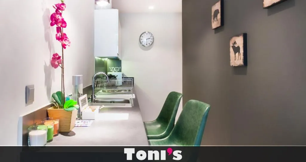 TONI'S STUDIO for couples near ACROPOLIS Museum, Athens, Greece