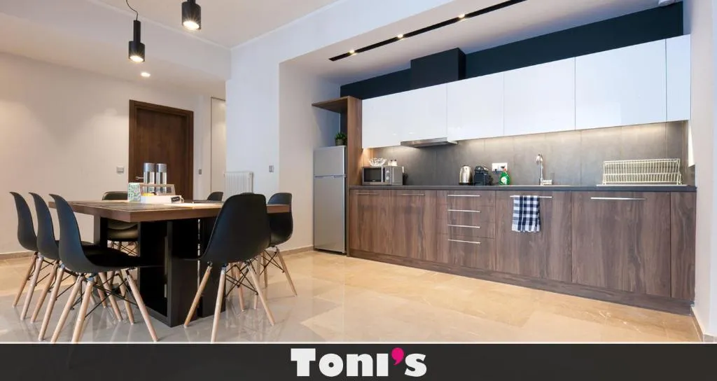 TONI'S Grande Home next to A.Museum, Atena, Grecia