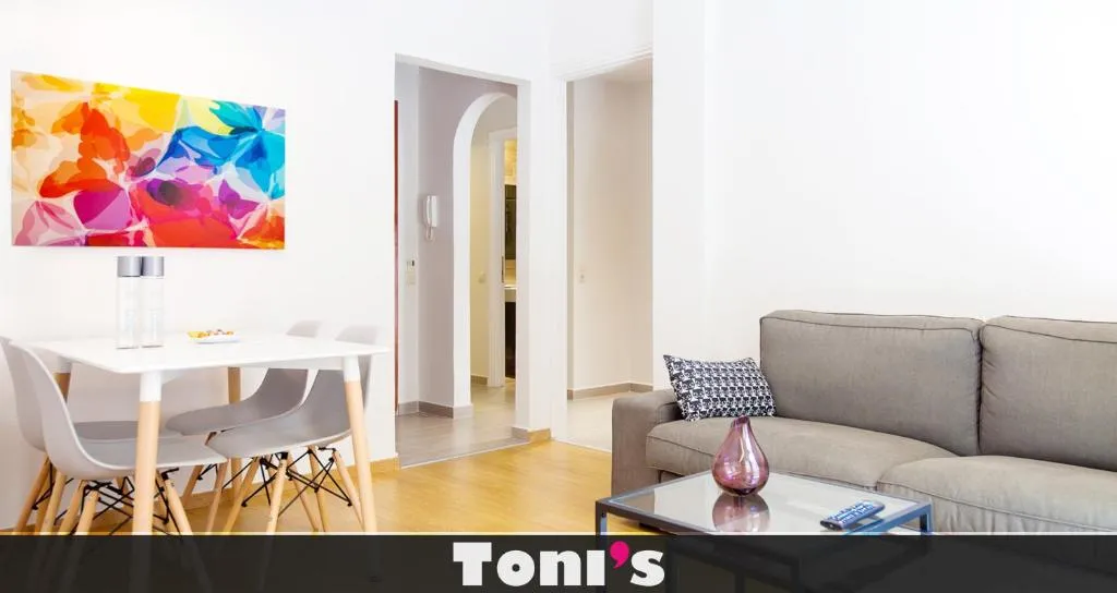 TONI'S Trendy 2BD Home near Archeological Museum, Atena, Grecia