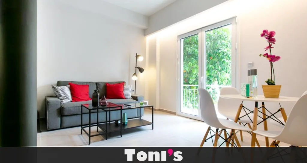 TONI'S Local retreat for Magicians in Koukaki, Atena, Grecia