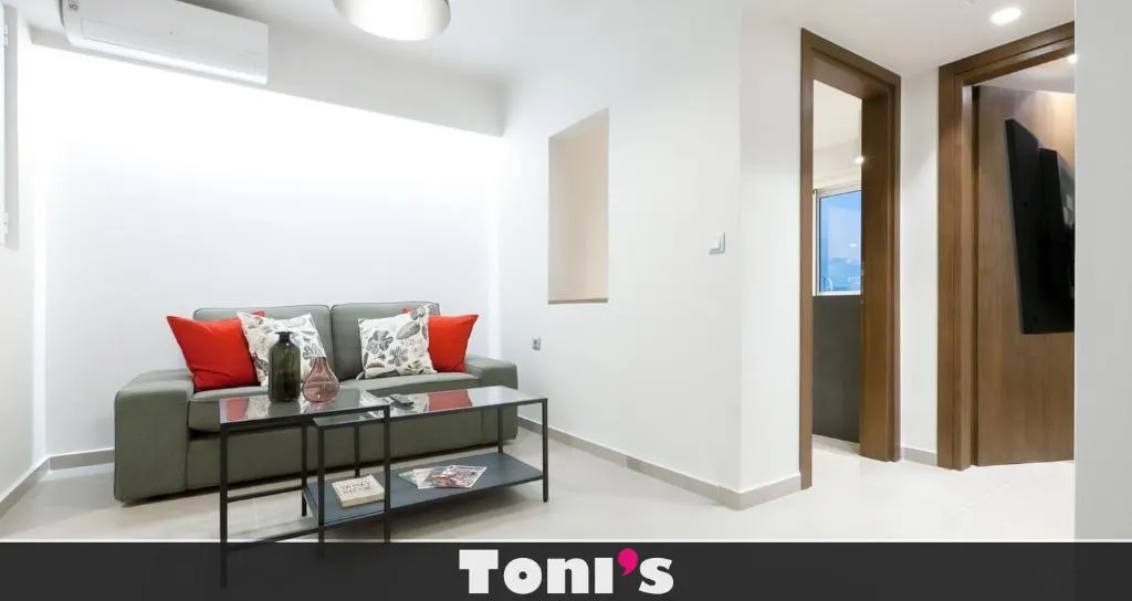 TONI'S 2BD Home for our Mighty World Travelers!, Atena, Grecia