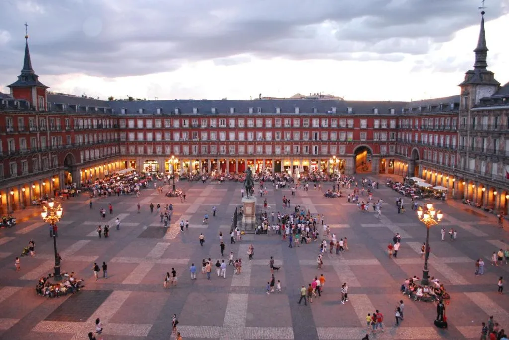Nuevo Elegante piso Vintage en plena Plaza Mayor, Madrid, Spania