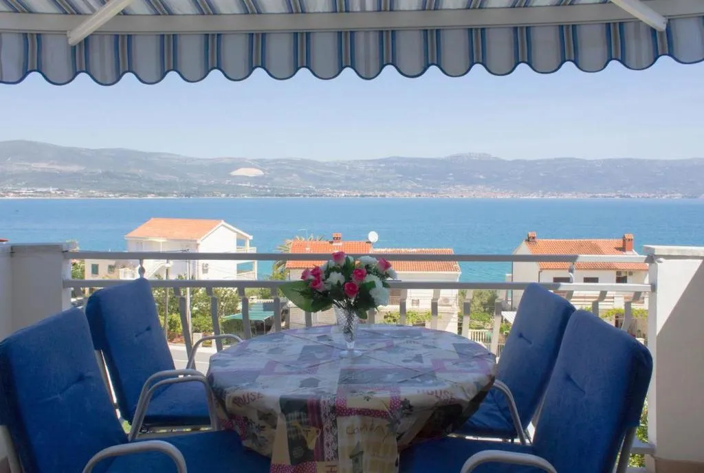 Apartments by the sea Arbanija, Ciovo - 13298, Trogir, Croaţia