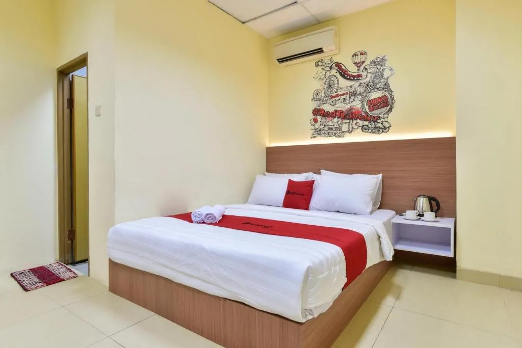 RedDoorz Plus near TIS Square, Jakarta, Indonesia
