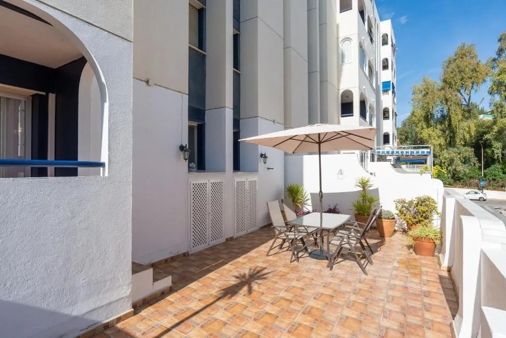 Apartamento frente a la playa con gran terraza, Malaga, Spain