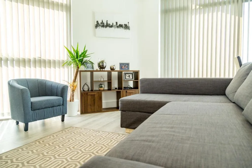 Serviced Apartment In Liverpool City Centre - Free Parking - Balcony - by Happy Days, Liverpool, Marea Britanie