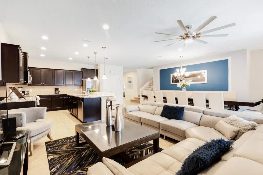 Azure Mansion, Kissimmee, Statele Unite ale Americii