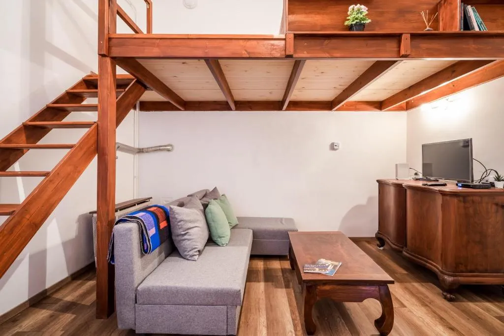 BpR Estève Sqr Suite with A/C, Budapest, Hungary