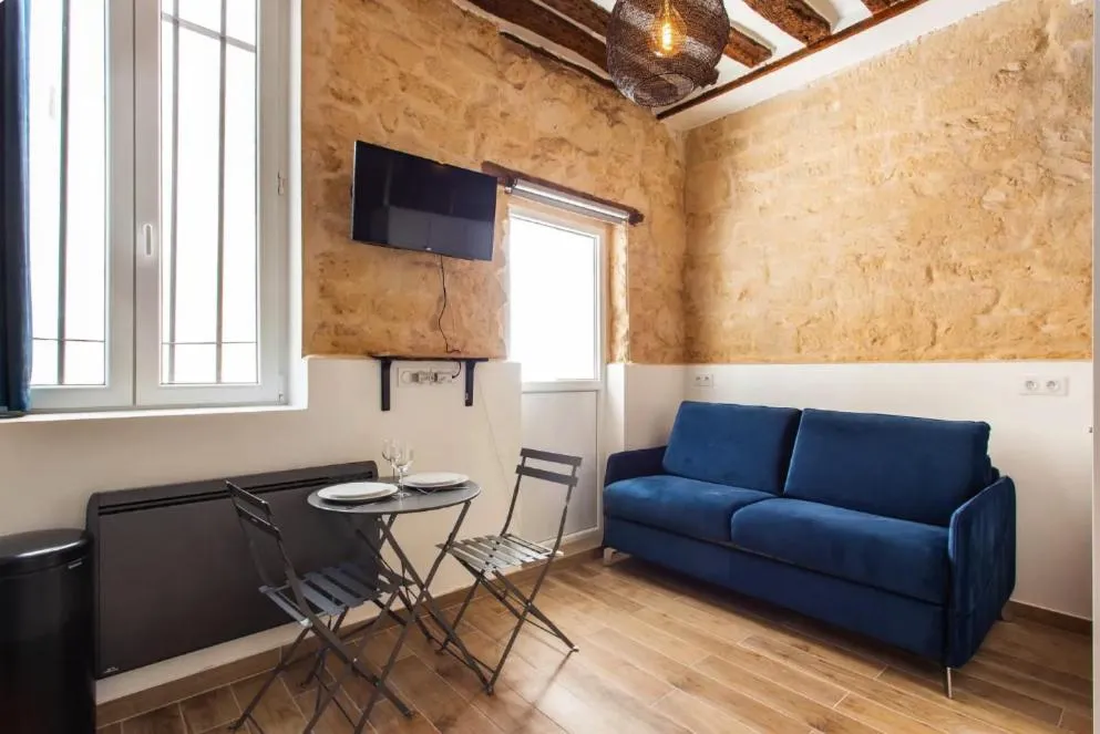 CMG Nazareth V / République, Paris, France