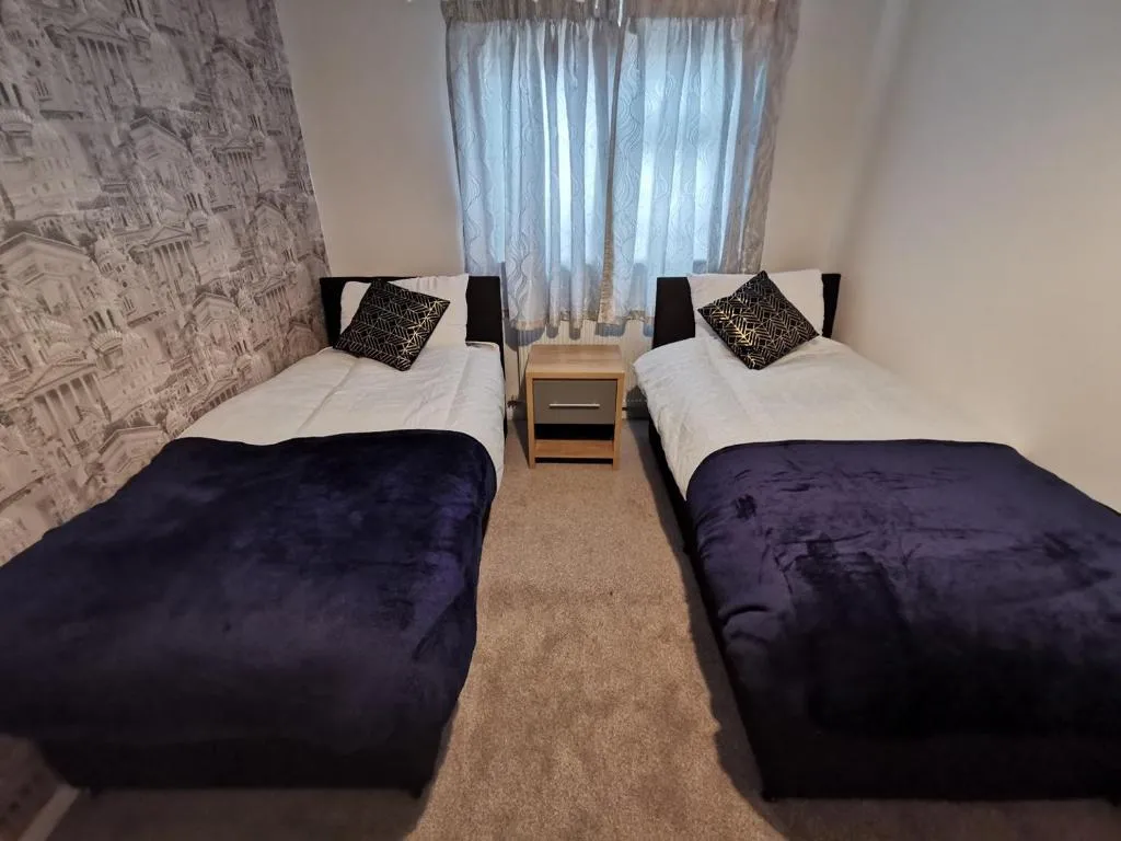 House 4 groups nr Birmingham International NEC, Birmingham, United Kingdom