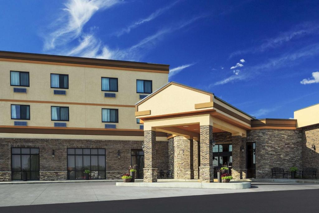 Roosevelt Grand Dakota SureStay Collection by Best Western