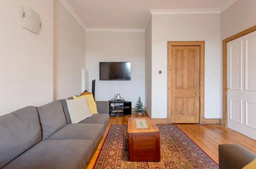 Spacious Traditional 3 Bedroom Flat in New Town, Edinburgh, United Kingdom