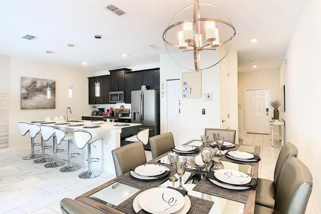 SPECIAL OFFER - DI LUSSO - Luxury Townhouse (5 Min Disney And Outlets), Kissimmee, United States