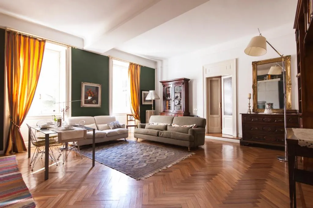 Sophisticated apt near Duomo, Milano, Italia