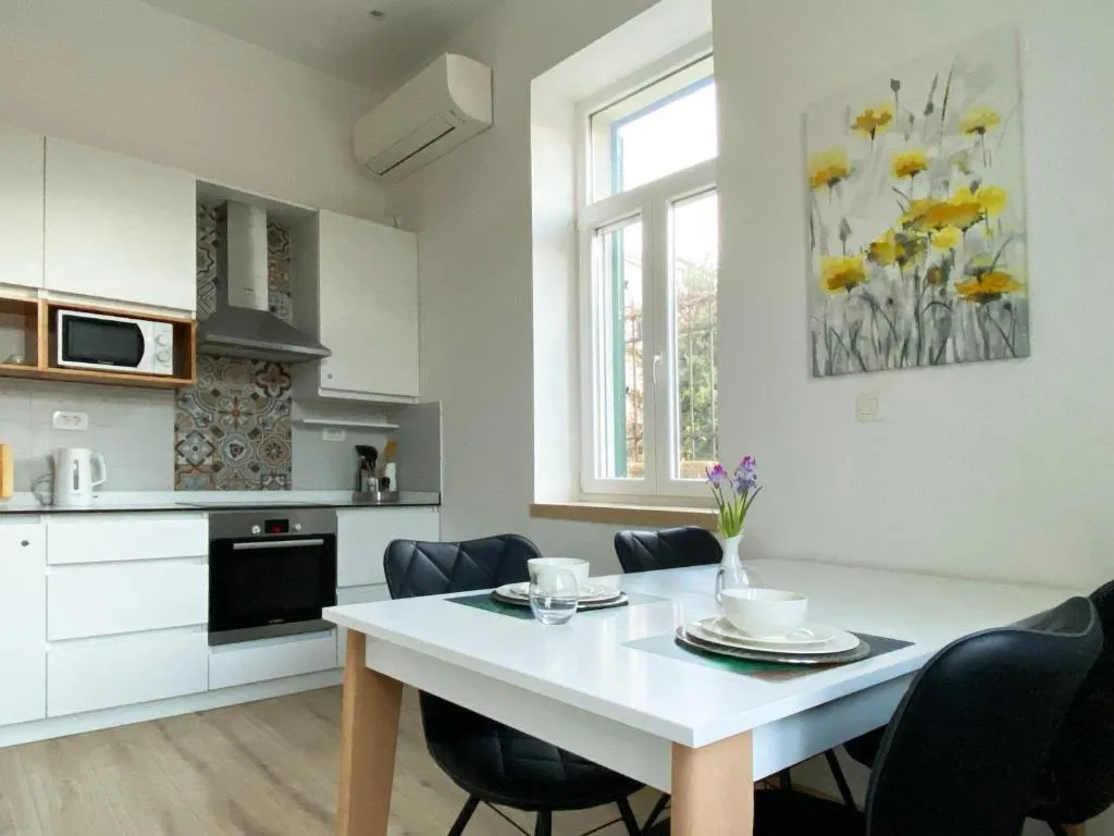 Studio Apt Orchard on Rokova St - 5 min Walk to the Old Town of Split, Split, Croatia