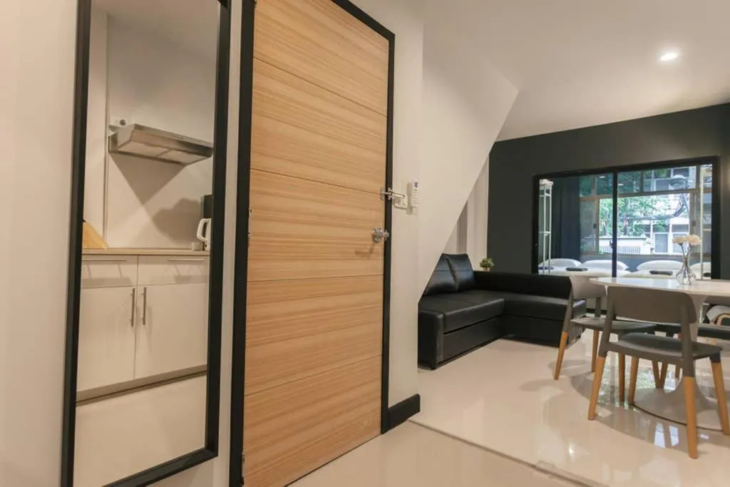 S2 Silom Large room 4-6 guests Full kitchen WIFI, Bangkok, Thailanda