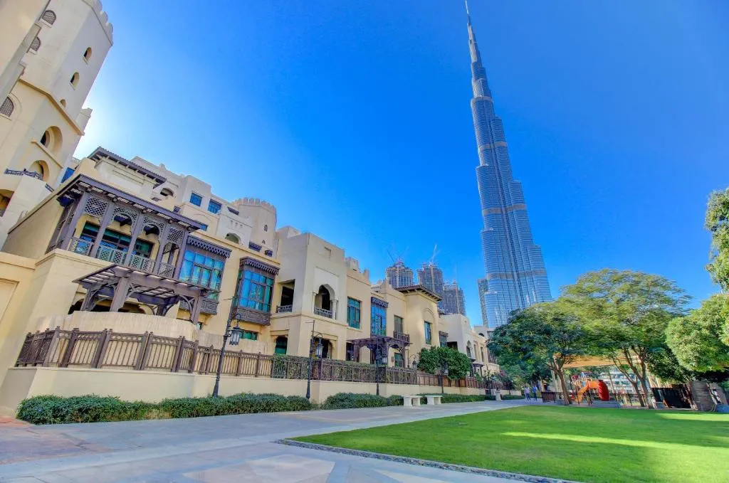 Durrani Homes - Souk Al Bahar 2BR Besides Burj Khalifa & Dubai Mall, Alantos, United Arab Emirates
