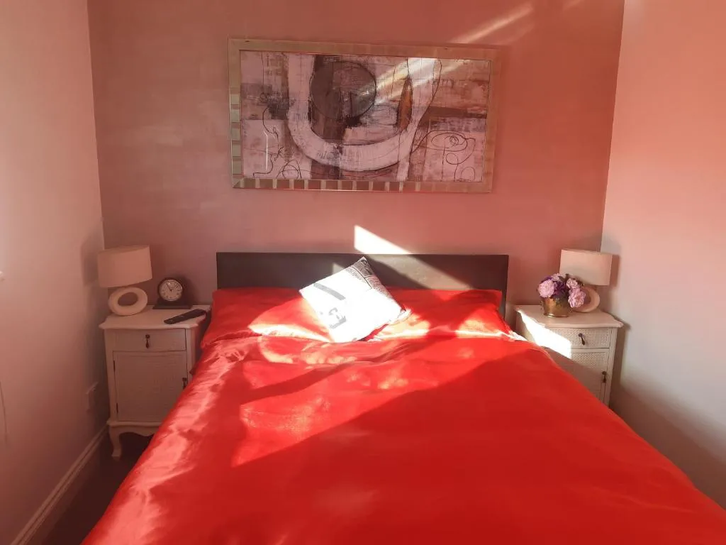 Broadleigh View by Harry Albert, Nottingham, Marea Britanie