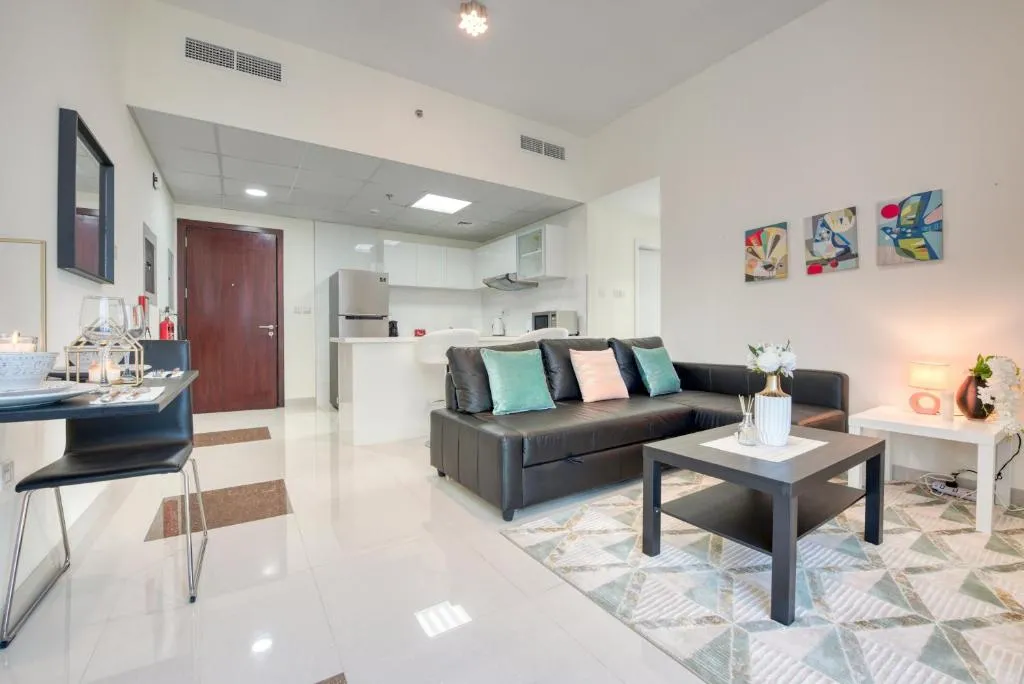 Two Bedroom Waterfront Apartment in Marina Wharf 2 by Deluxe Holiday Homes, Alantos, United Arab Emirates