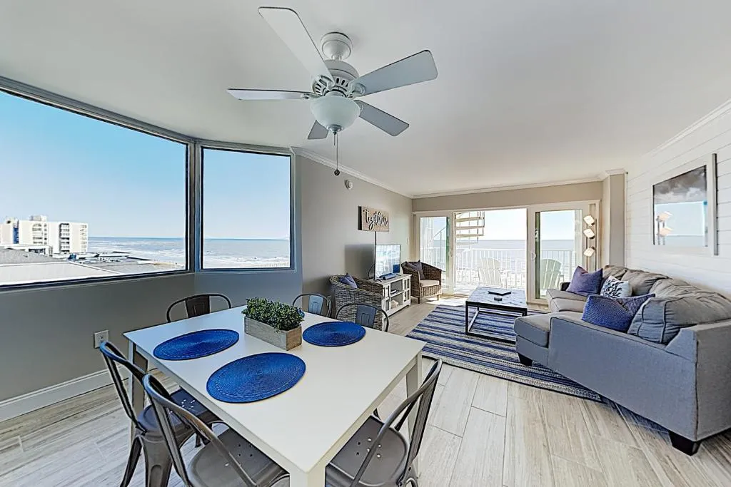 New Listing! Chic Ocean-View Condo with Rooftop Deck condo, Myrtle Beach, Statele Unite ale Americii