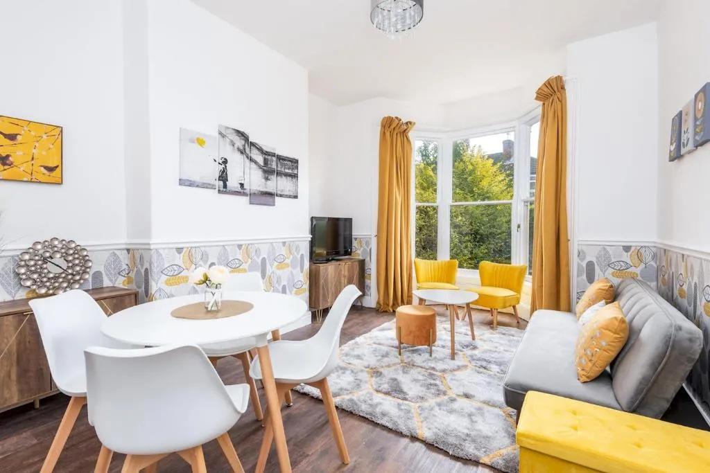 Newly Renovated & Moden Facing Ancient City Walls, York, Marea Britanie