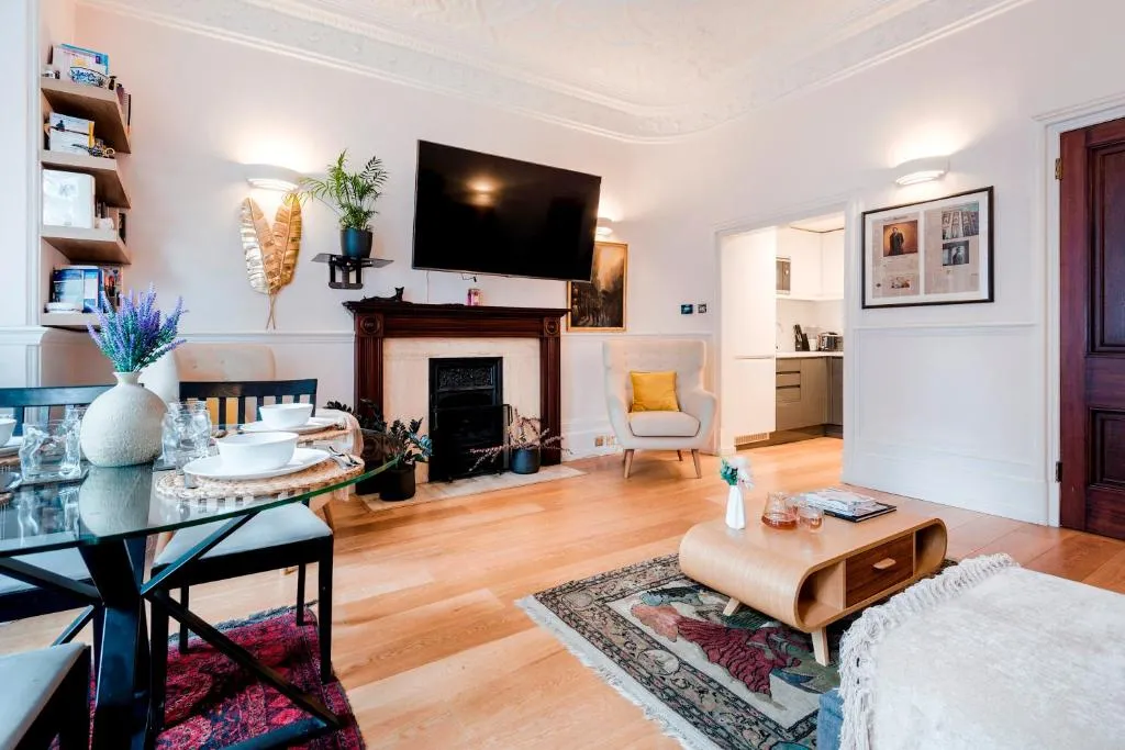 Bright and Modern Mayfair Apartment, London, United Kingdom