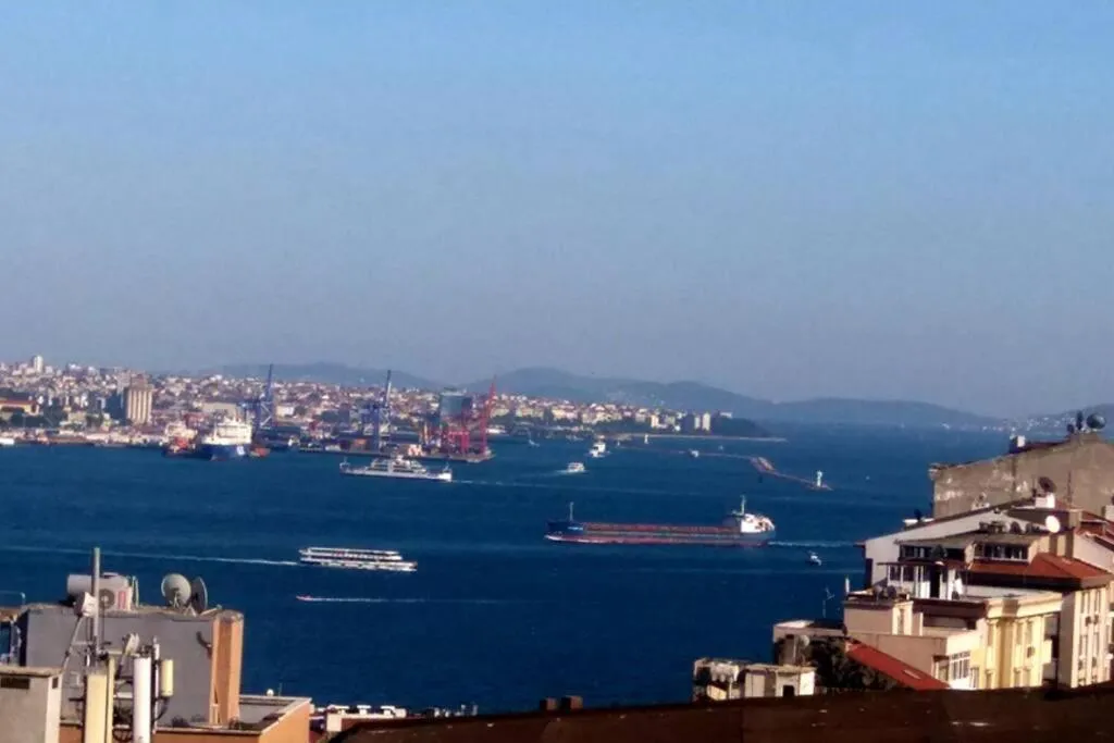 bosphorus view · Conveniently-located flat with bosphorus view!, Istanbul, Turcia