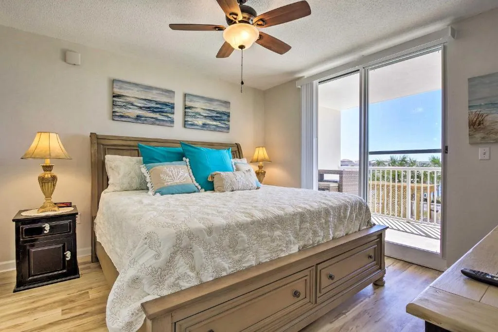 Gulf-View Getaway - Walk to Beach and Restaurants!, Destin (FL), United States