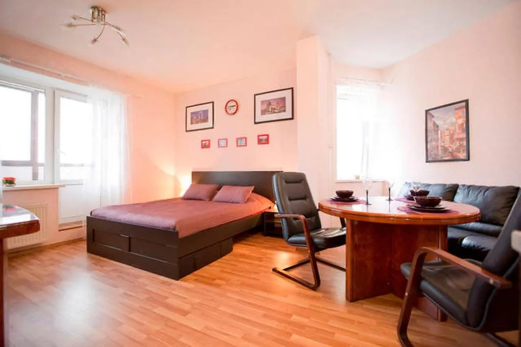 Studio na Engelsa, Sankt Petersburg, Rusia
