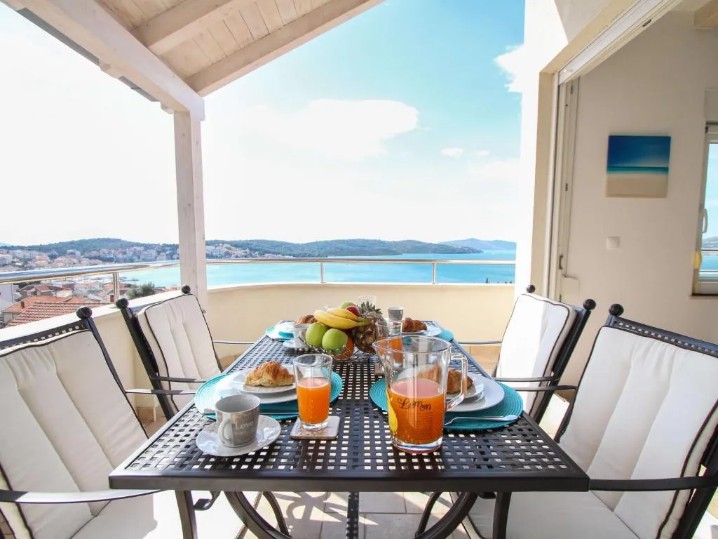 Penthouse apartment Sunset Bay, Centola, Croatia