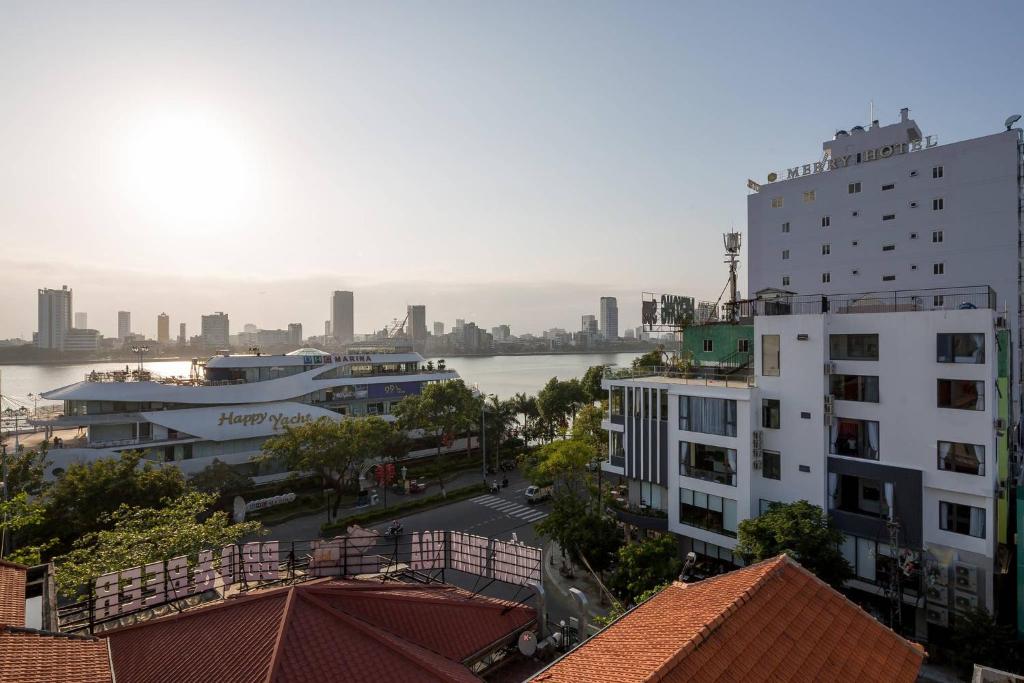 Marinas Penthouse Close To Dragon Bridge
