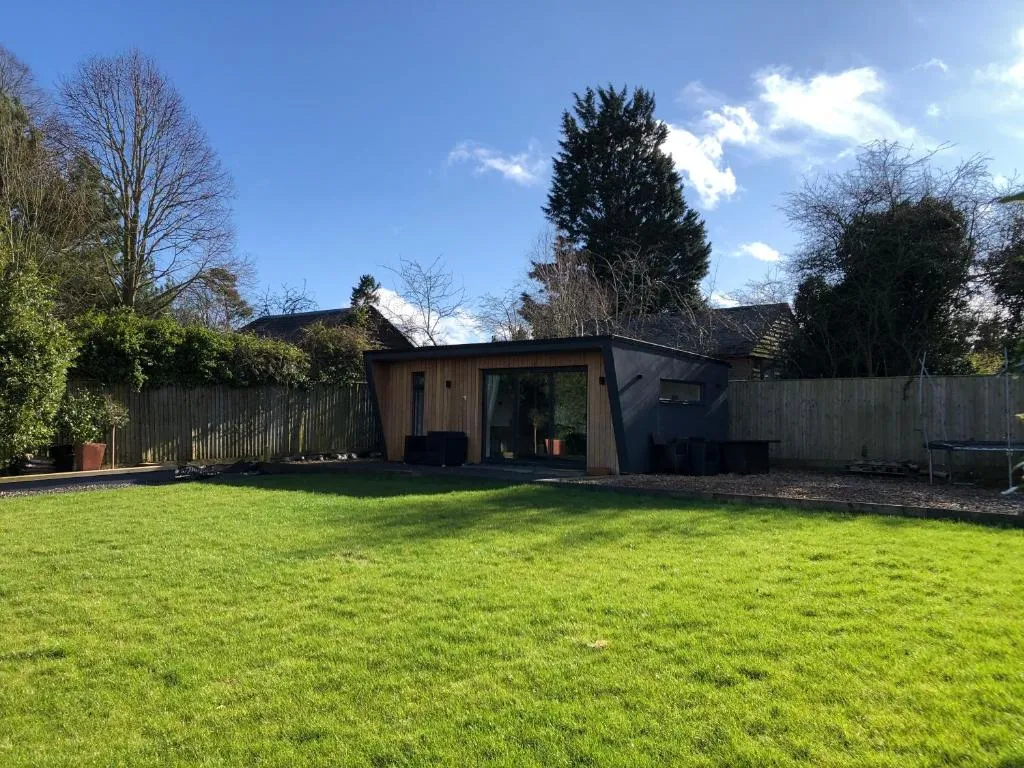 Luxury Private Cabin in Village Near Oxford, College Corner, United Kingdom