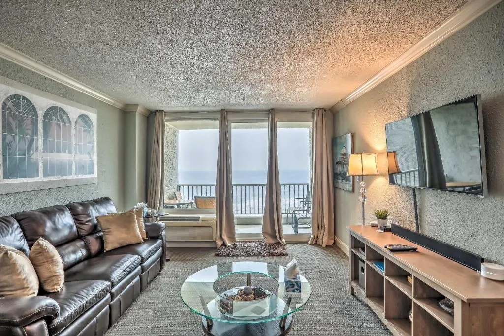 Oceanfront Condo with Pool Access and Balcony!, Myrtle Beach, Statele Unite ale Americii