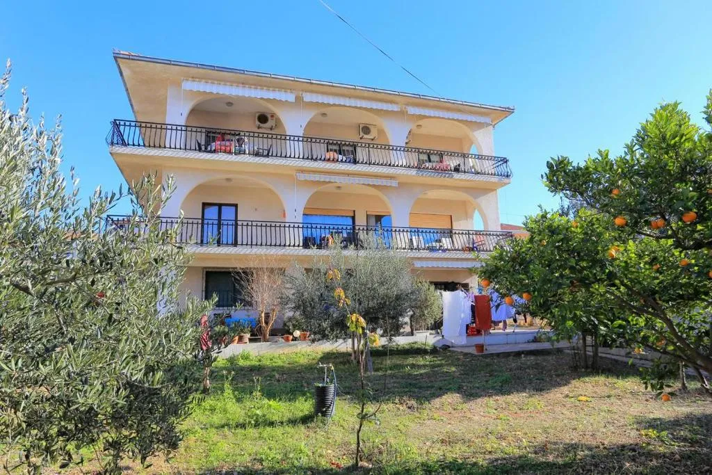 Apartments by the sea Okrug Gornji, Ciovo - 1073, Trogir, Croaţia