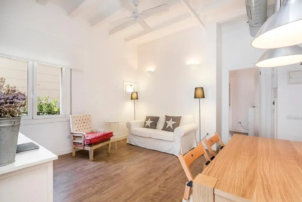 HiGuests Vacation Homes - Ferrocarril, Barcelona, Spain