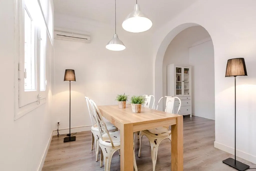 HiGuests Vacation Homes - Lepant, Barcelona, Spania