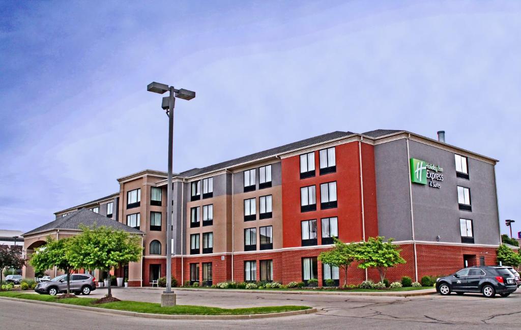 The Holiday Inn Express Hotel & Suites Cape Girardeau I-55.