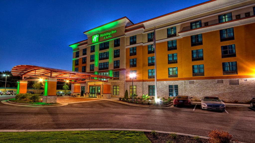 Holiday Inn & Suites Tupelo North, an IHG Hotel