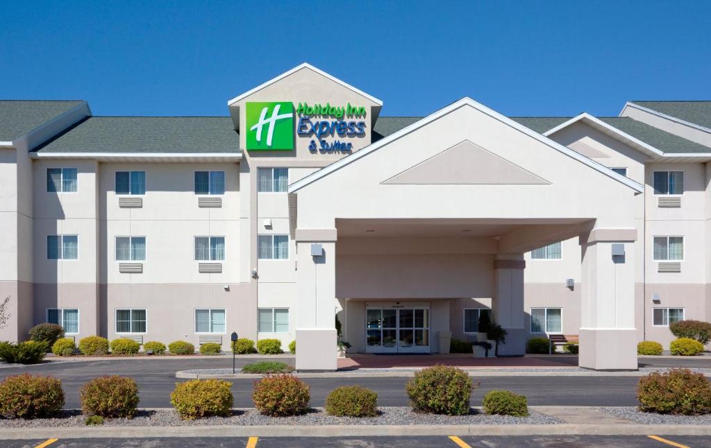 Holiday Inn Express Hotel and Suites Stevens Point, an IHG Hotel