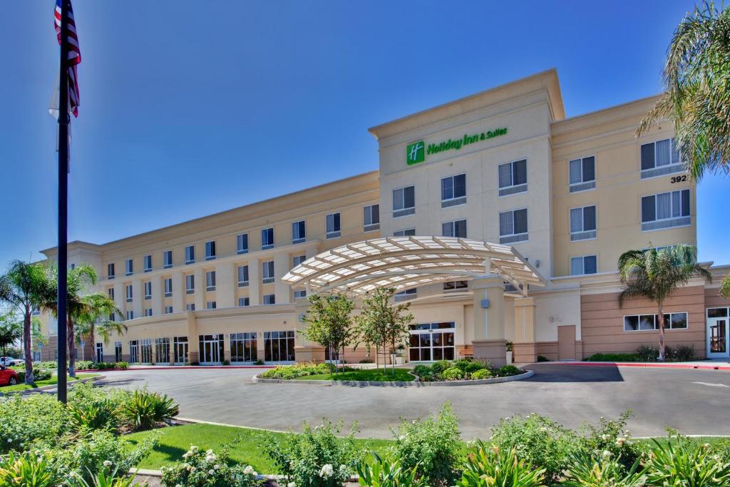 Holiday Inn Hotel & Suites Bakersfield, an IHG Hotel