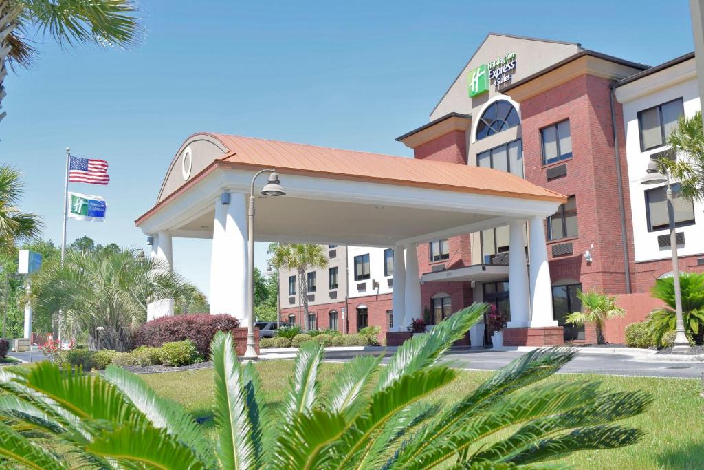 Holiday Inn Express & Suites Pensacola West I-10, an IHG Hotel
