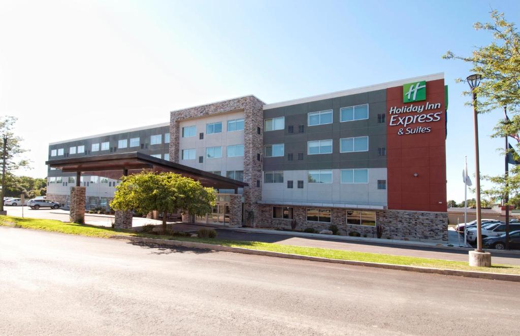 Holiday Inn Express & Suites, an IHG Hotel