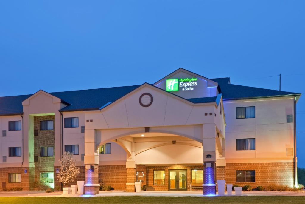 Holiday Inn Express Hotel & Suites Lincoln South, an IHG Hotel