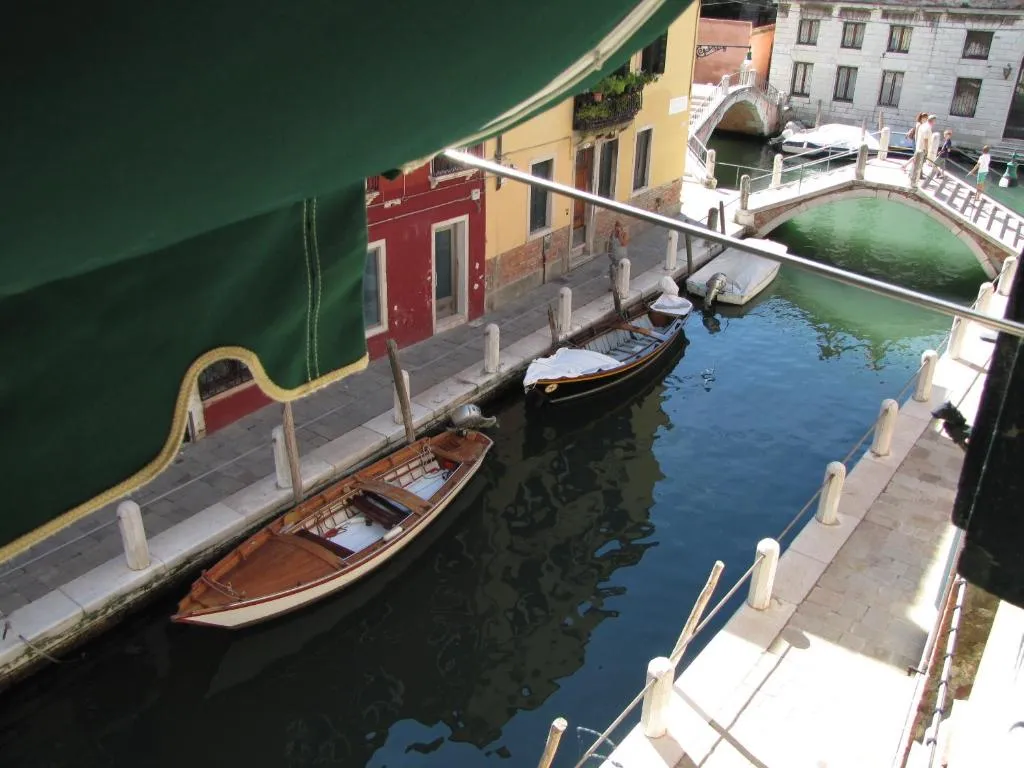 Ca' San Trovaso - 6 Rooms, Venice, Italy